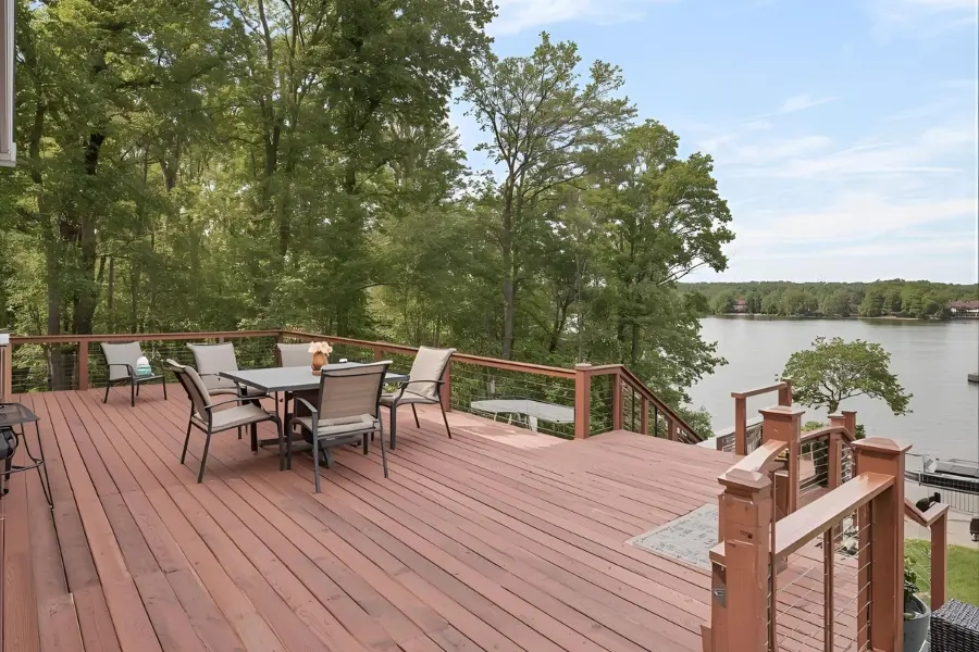 Deck Construction Contractors